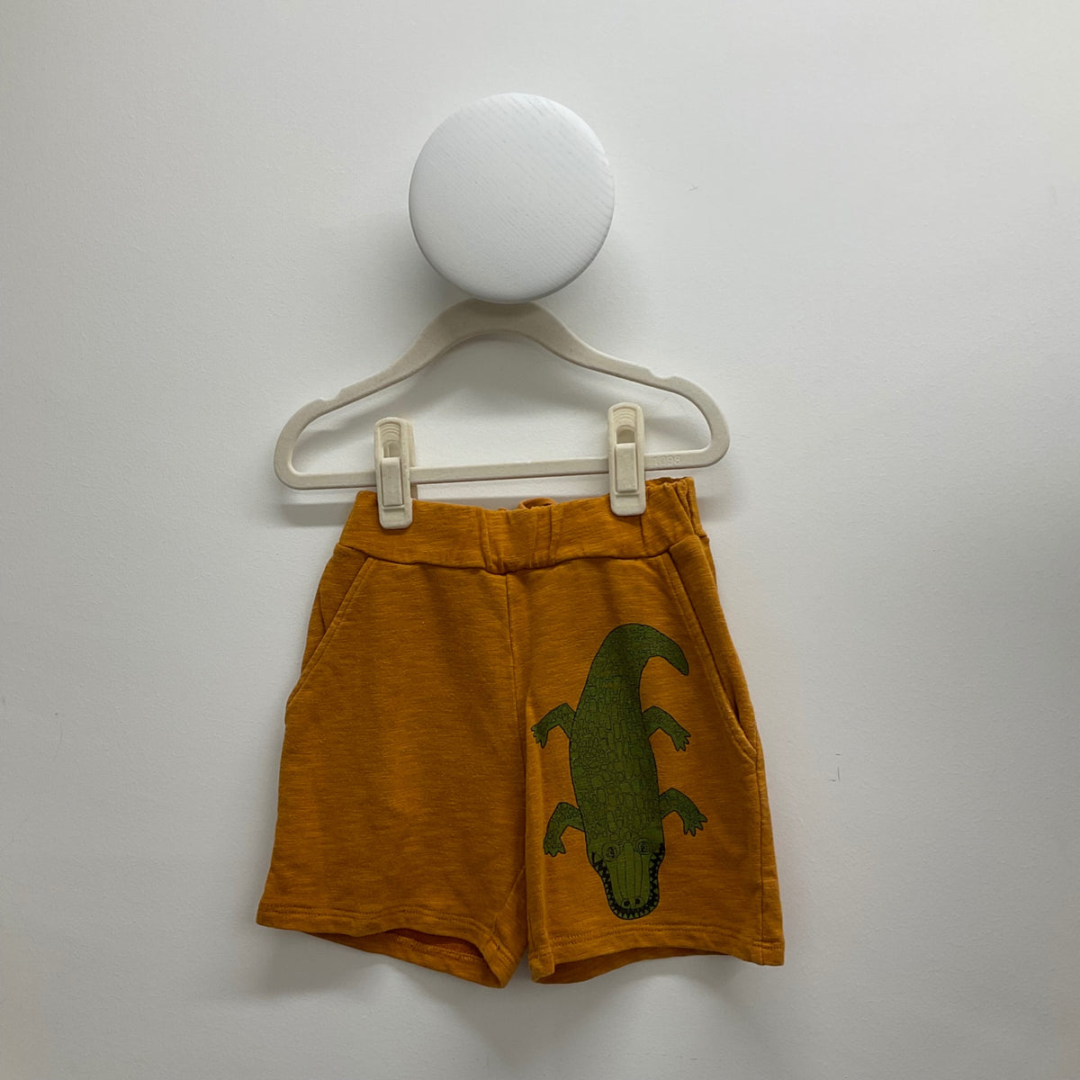 💚 Preloved mini rodini shorts 104/110 senf aligator