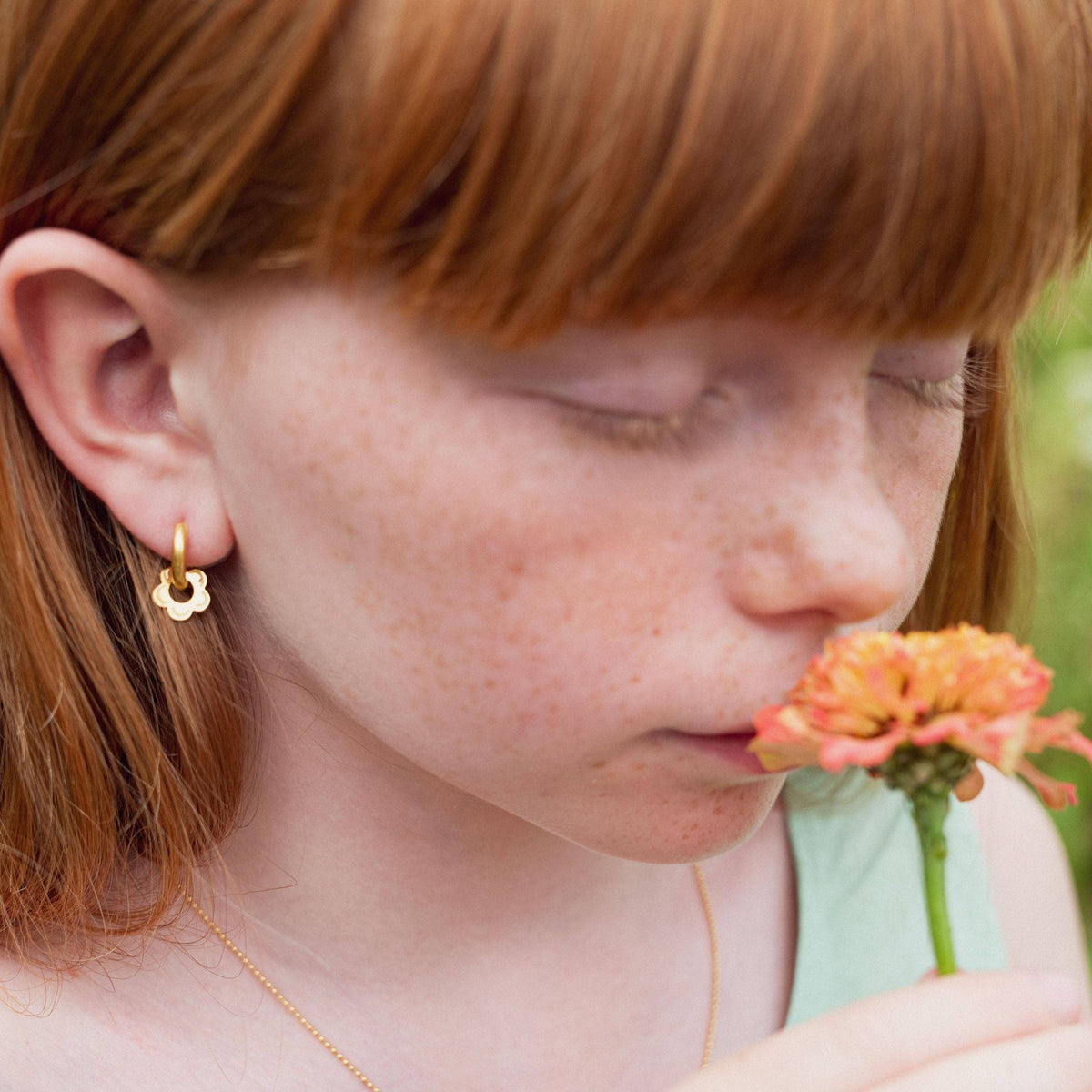 Mini-Creolen mit Blumen-Anhänger