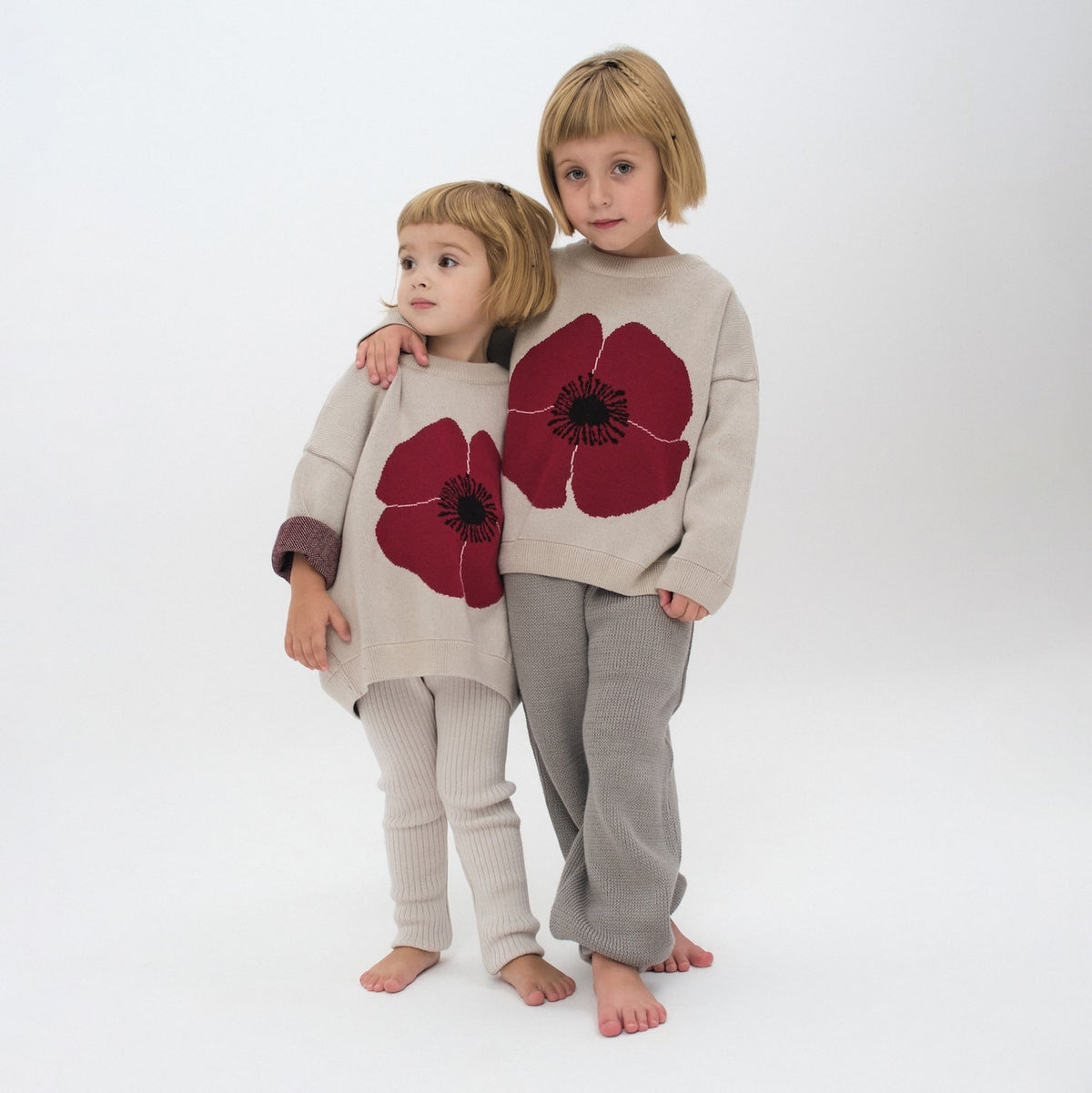 PULLOVER MIT MOHNBLUME