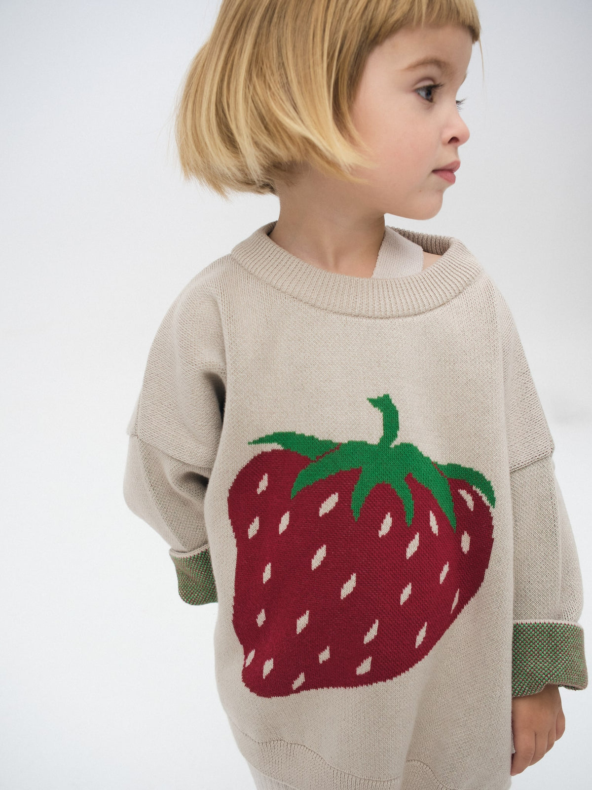 PULLOVER MIT ERDBEERE