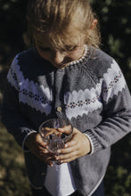 Lade das Bild in den Galerie-Viewer, STRICKJACKE EMILIA

