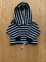 Lade das Bild in den Galerie-Viewer, MARITIMER HOODIE GRÖSSE 74
