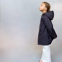 Lade das Bild in den Galerie-Viewer, Regenjacke
