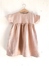 Lade das Bild in den Galerie-Viewer, LEINENKLEID
